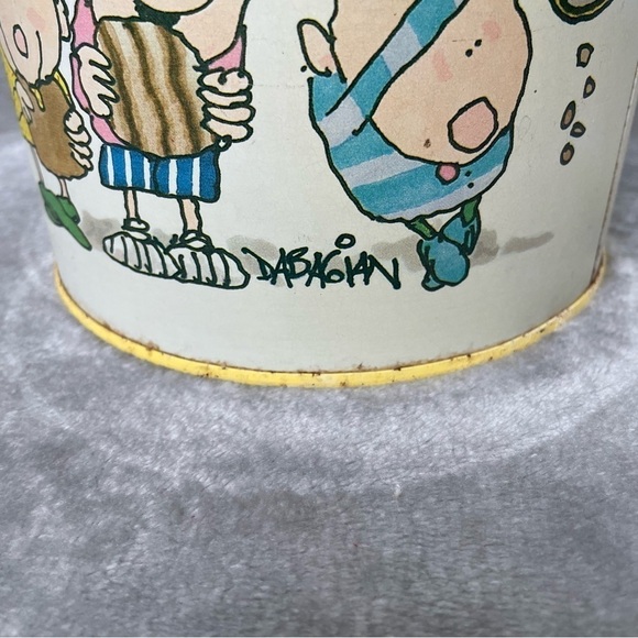 Vintage Potpourii Press Cookie Tin with Lid Art by Dabagian Kids Eating Cookies - Picture 9 of 12
